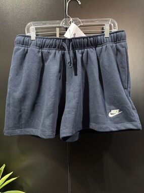Nike Standard Fit Mid Rise, fleece lined,hip pockets,elastic drawcord waist,soft
